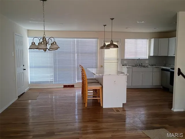 $164,900 | 10228 Viscount Drive, St. Louis, MO 63136