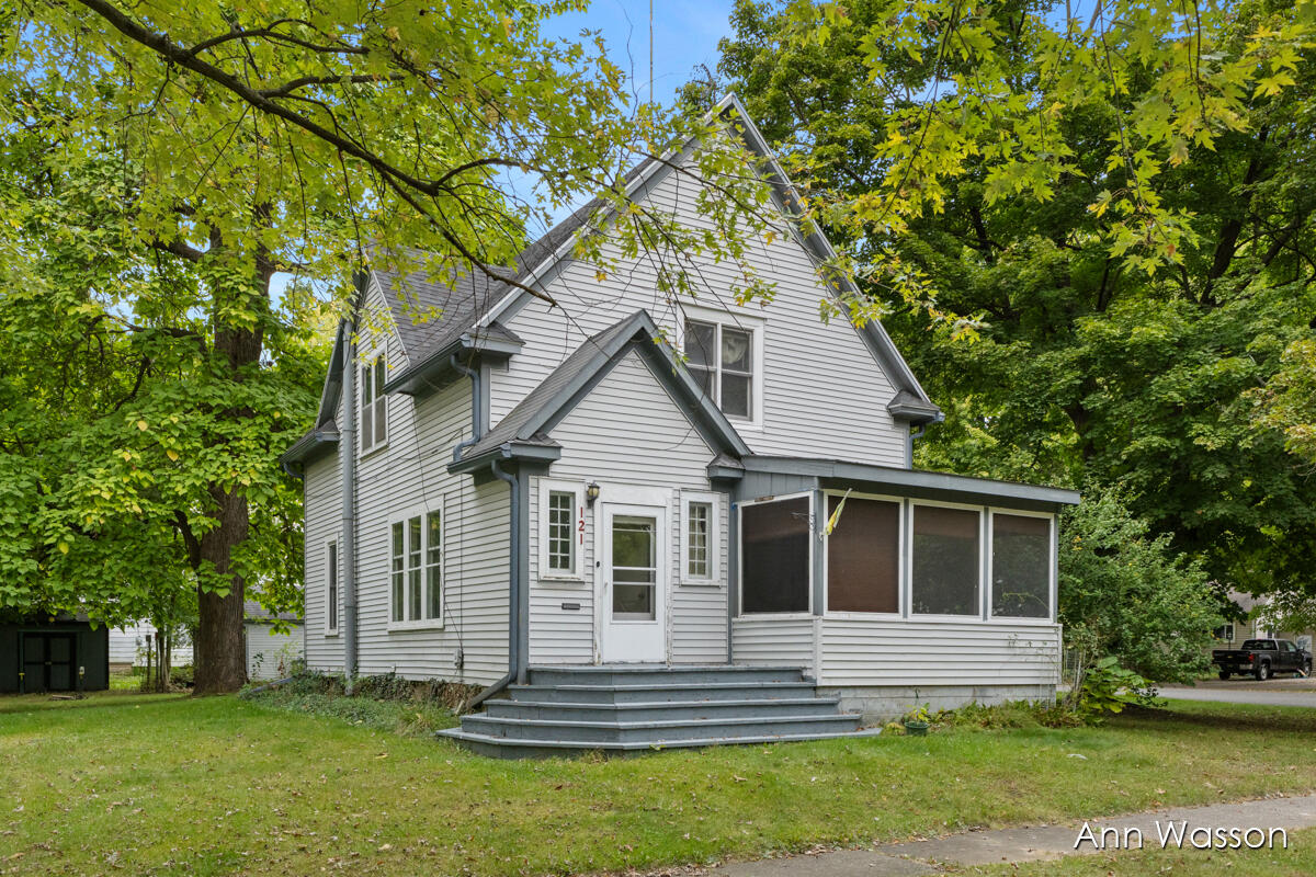 121 North Prospect Street Belding, MI 48809 - Photo 1 of 19 Front of 121 N prospect