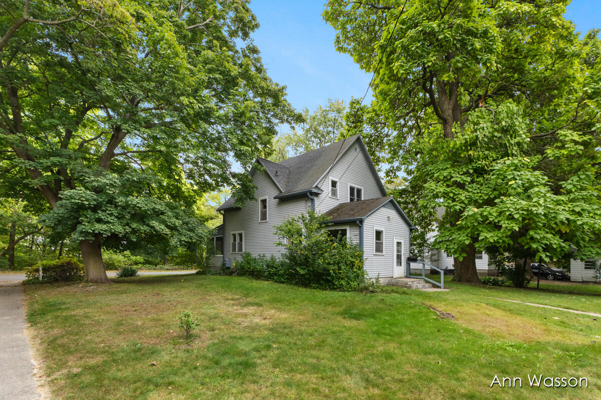 121 North Prospect Street Belding, MI 48809 - Photo 18 of 19 IMG_1018