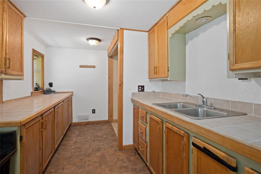 3030 Mercer Road New Castle, PA 16105 - Photo 3 of 13 Gallery Image 3