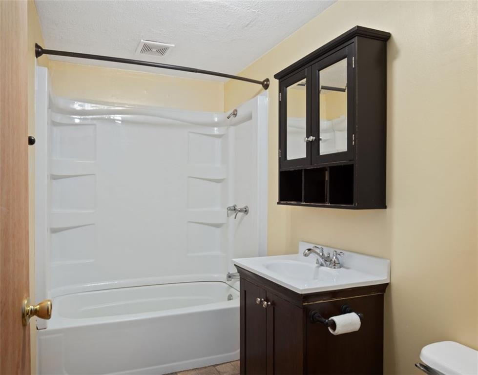 3030 Mercer Road New Castle, PA 16105 - Photo 6 of 13 Gallery Image 6