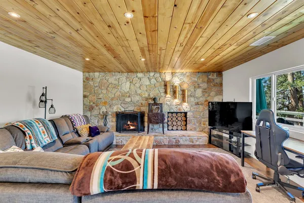 $625,000 | 23971 Skyview Drive, Idyllwild, CA 92549
