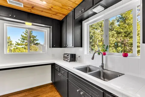 $625,000 | 23971 Skyview Drive, Idyllwild, CA 92549