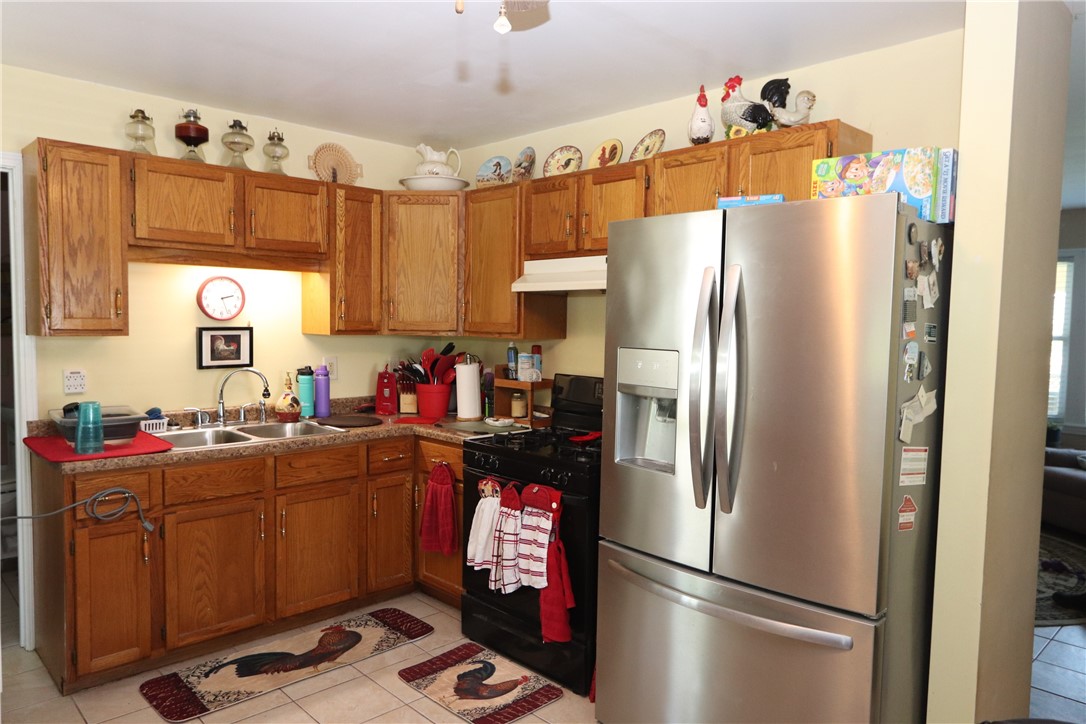2426 Highway 32 Lovington, IL 61937 - Photo 6 of 23