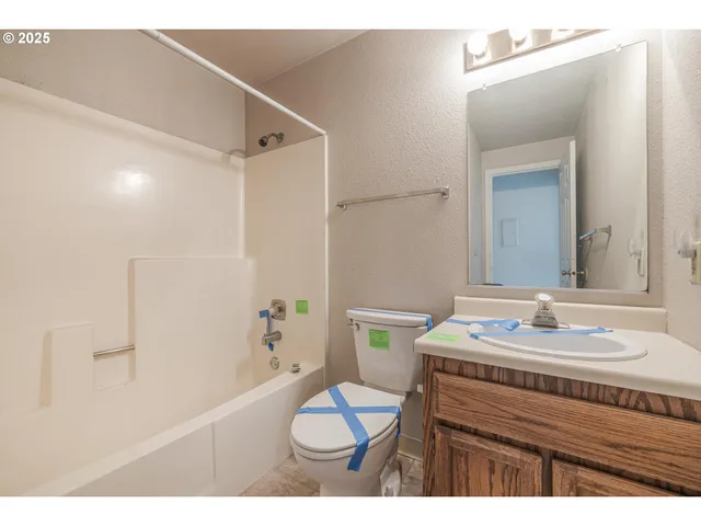 $215,000 | 8304 Southwest Mohawk Street, Tualatin, OR 97062