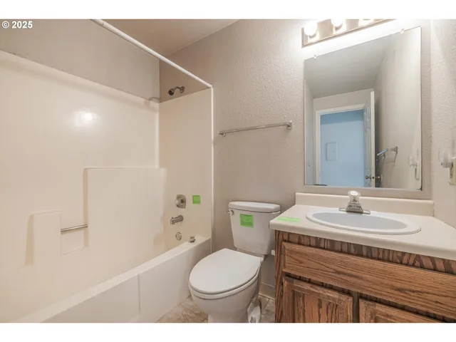 $215,000 | 8304 Southwest Mohawk Street, Tualatin, OR 97062