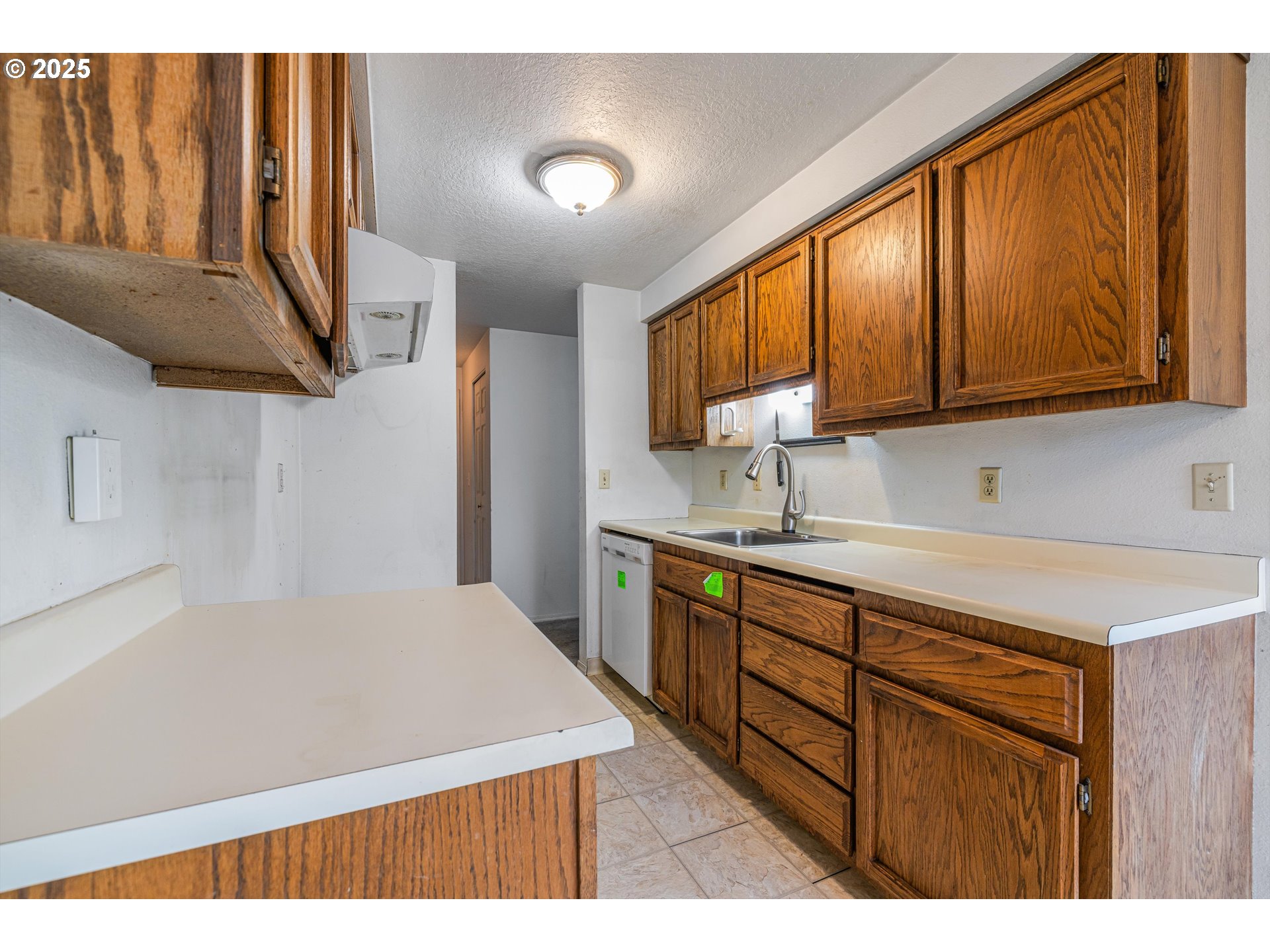 8304 Southwest Mohawk Street Tualatin, OR 97062 - Photo 7 of 26