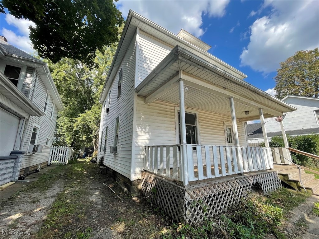 338 Locust Street Coshocton, OH 43812 - Photo 2 of 15