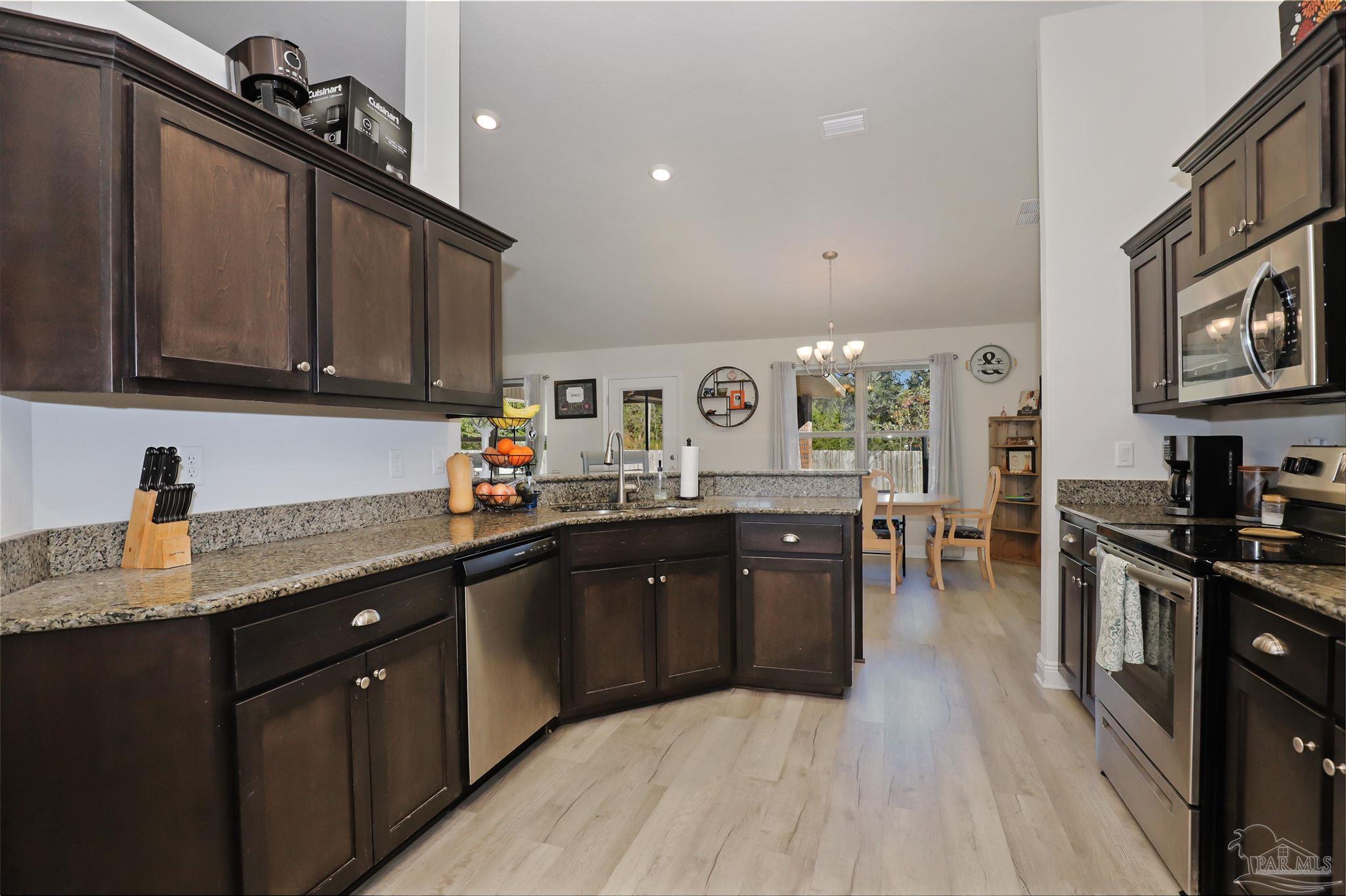 6117 Parsonage Circle Milton, FL 32570 - Photo 3 of 28