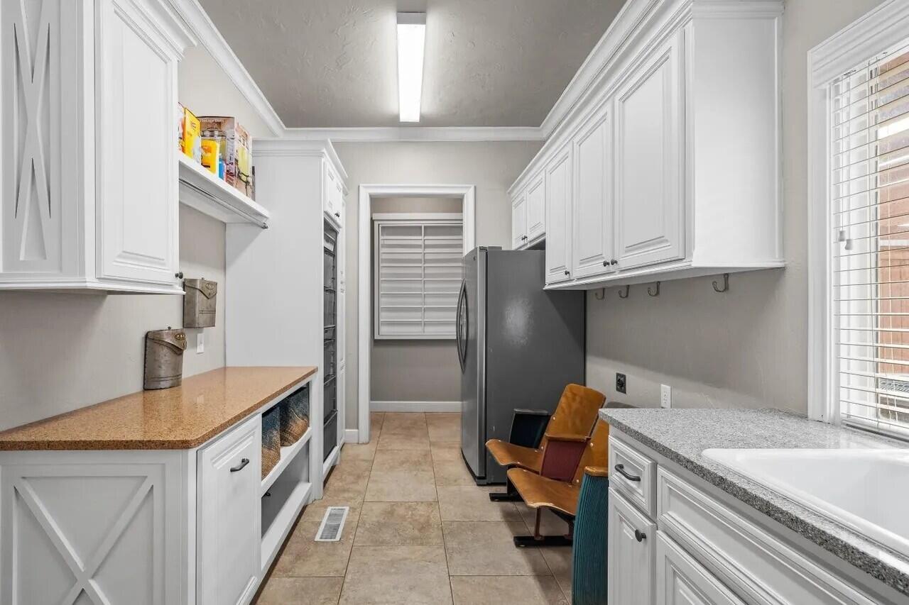 7201 87th Street Lubbock, TX 79424 - Photo 14 of 43 Laundry