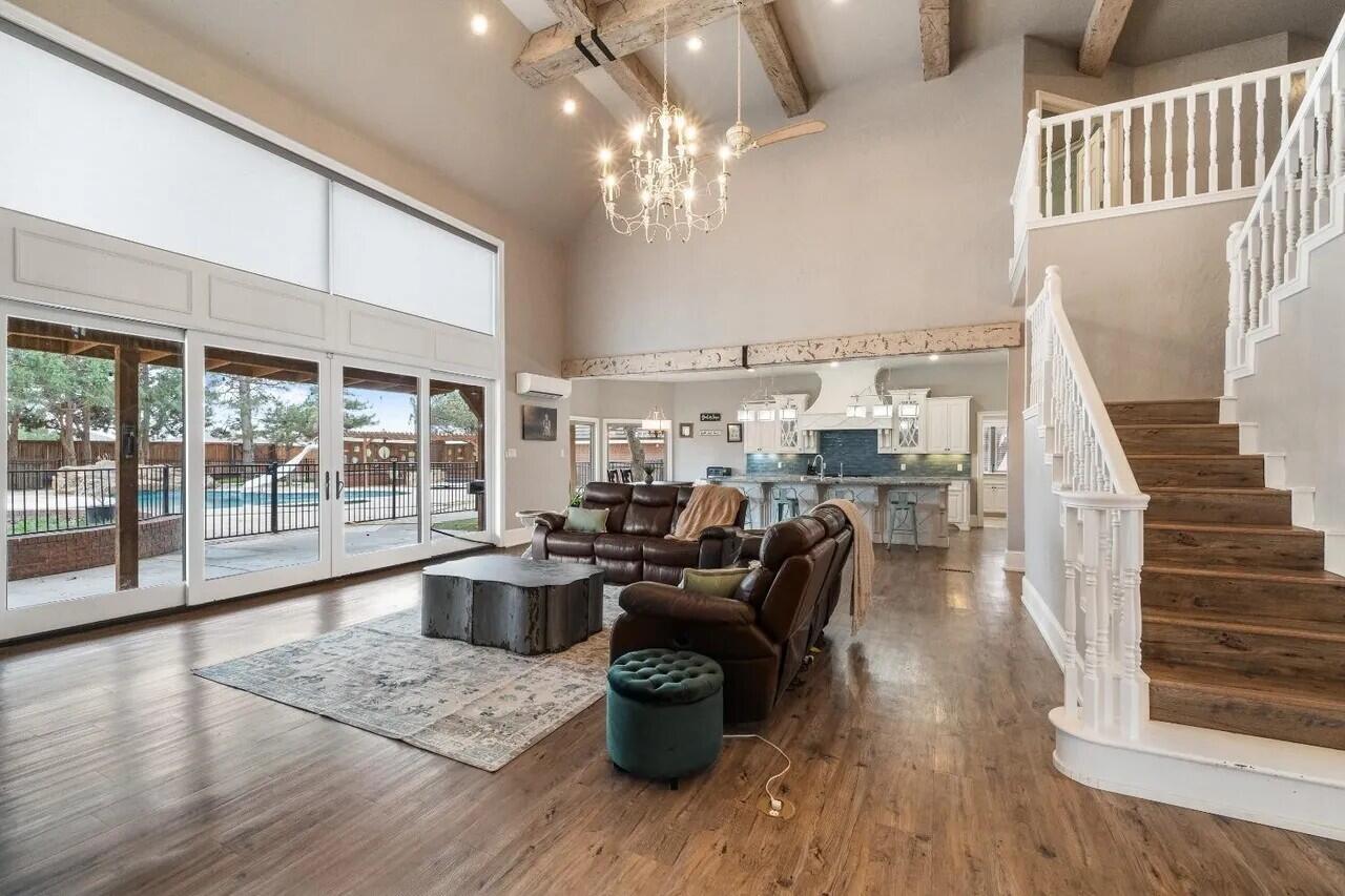 7201 87th Street Lubbock, TX 79424 - Photo 6 of 43 Living Room