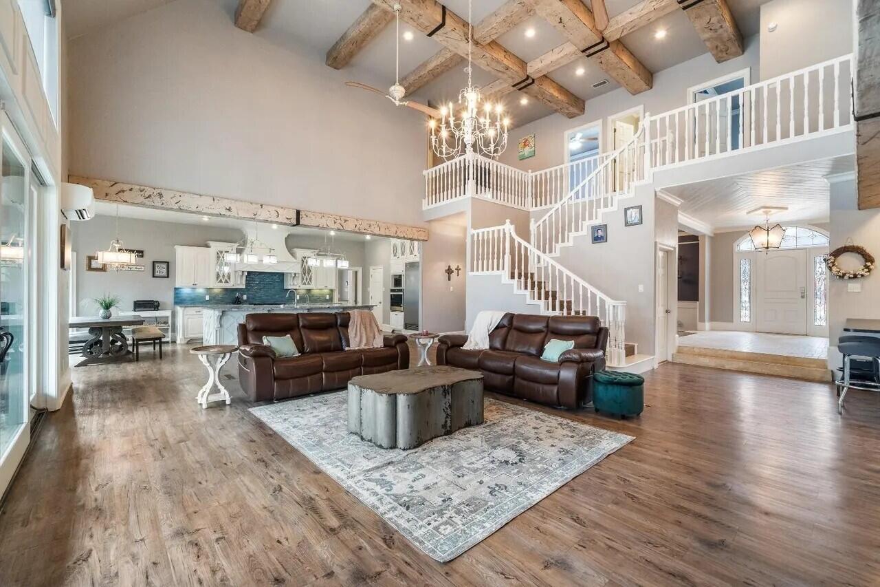 7201 87th Street Lubbock, TX 79424 - Photo 7 of 43 Living Room