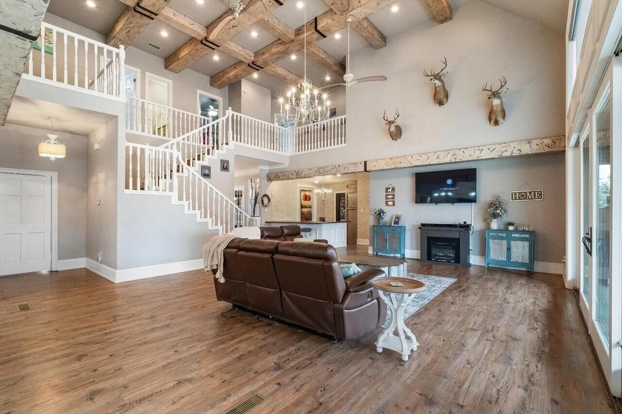 7201 87th Street Lubbock, TX 79424 - Photo 8 of 43 Living Room