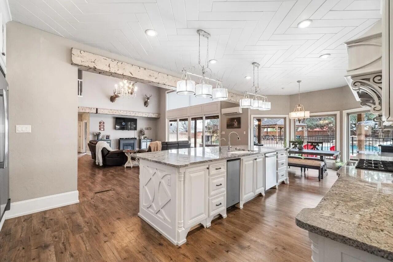 7201 87th Street Lubbock, TX 79424 - Photo 10 of 43 Kitchen