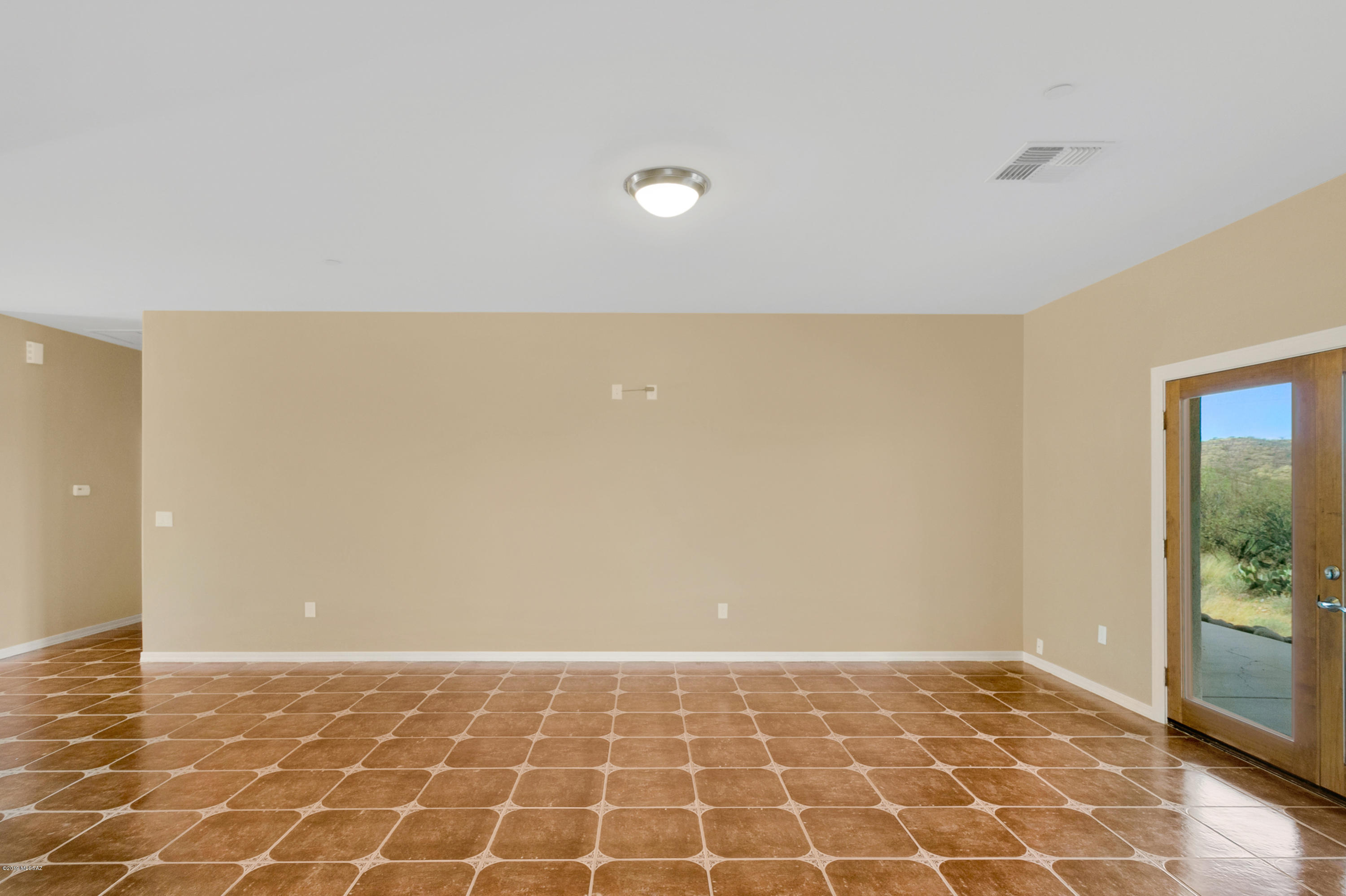 21960 South Helvetia Road Sahuarita, AZ 85629 - Photo 13 of 29 a view of an empty room and window