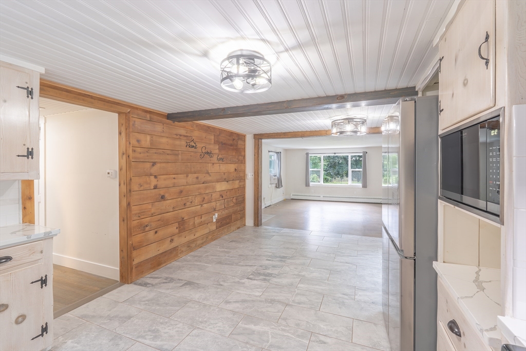 725 Lombard Road Chicopee, MA 01020 - Photo 11 of 36 Gallery Image 11