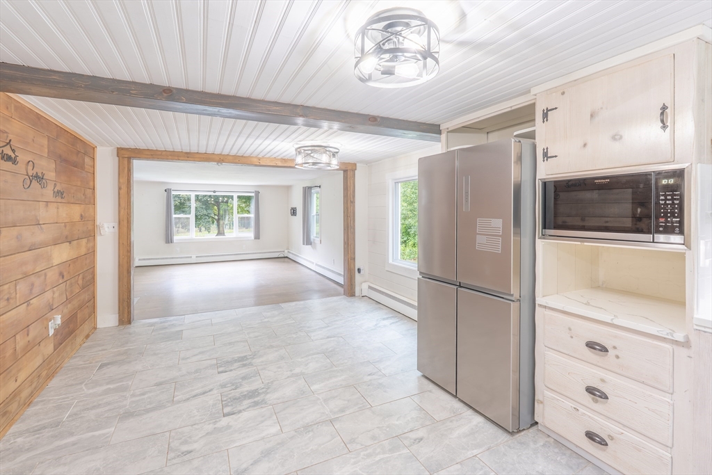 725 Lombard Road Chicopee, MA 01020 - Photo 12 of 36 Gallery Image 12