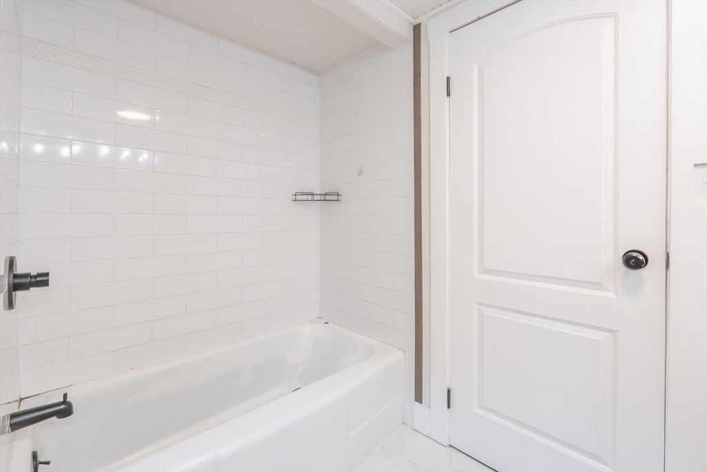 725 Lombard Road Chicopee, MA 01020 - Photo 17 of 36 Gallery Image 17