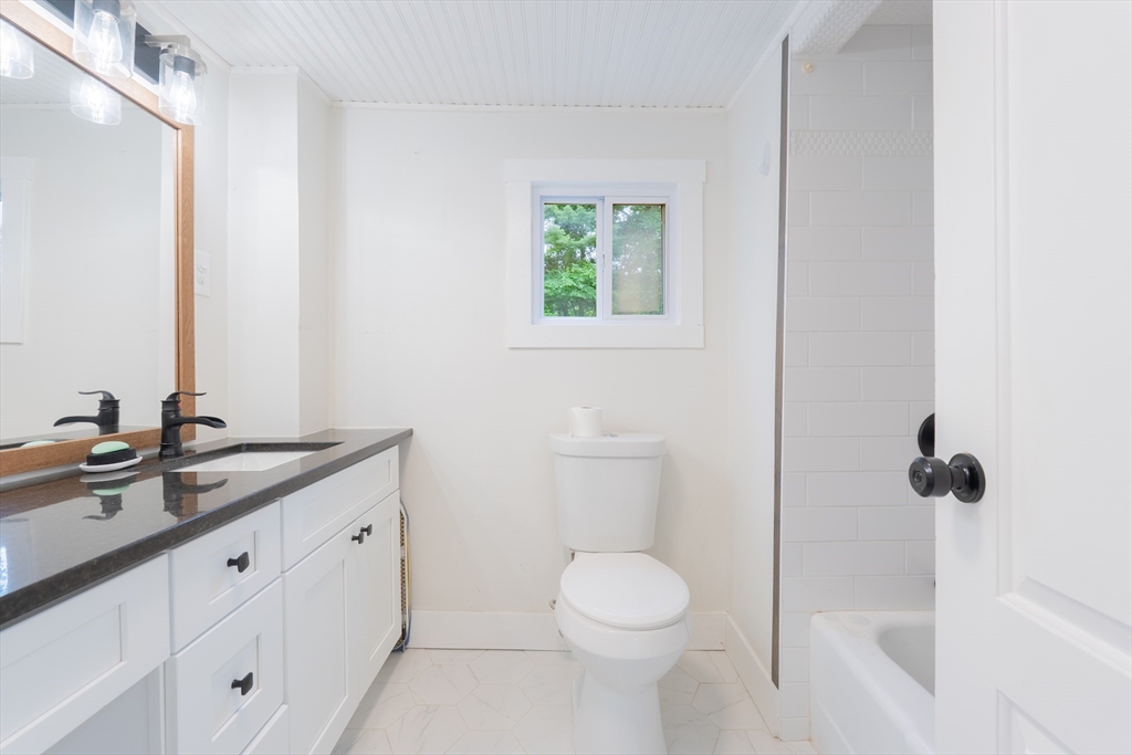 725 Lombard Road Chicopee, MA 01020 - Photo 18 of 36 Gallery Image 18