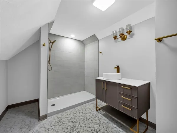 $275,000 | 4333 Tracy Avenue, Kansas City, MO 64110