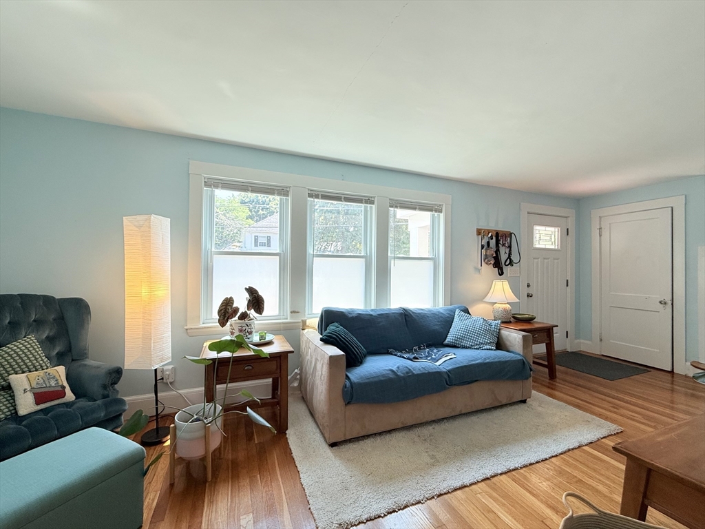 139 Oakdale Road Newton, MA 02461 - Photo 4 of 36