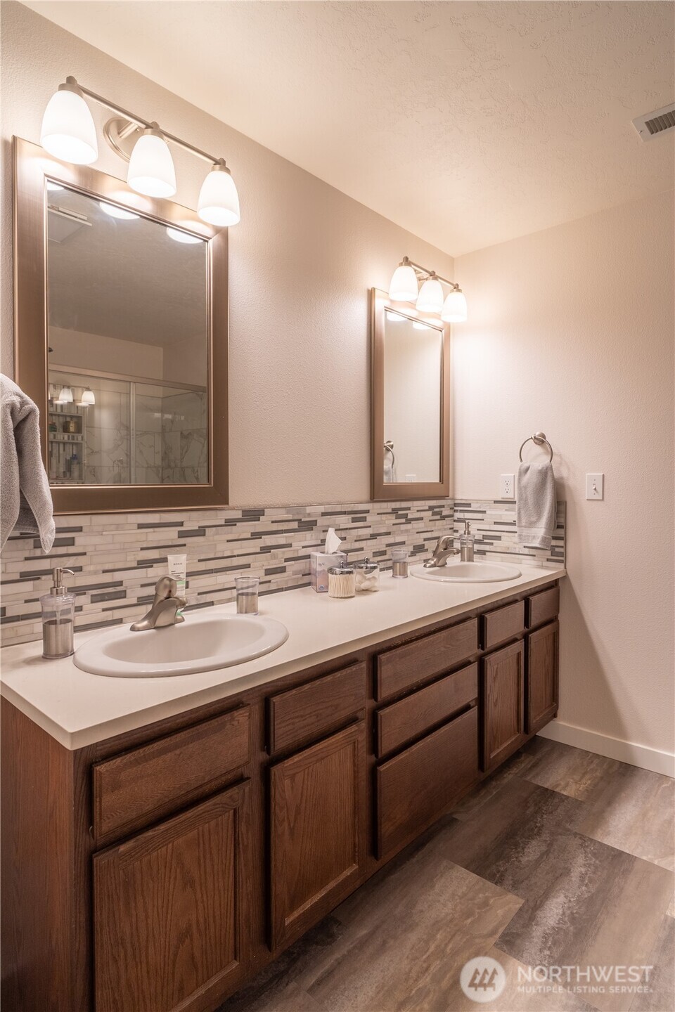 1630 Filmore Drive Moses Lake, WA 98837 - Photo 26 of 40 a bathroom with a sink and a mirror