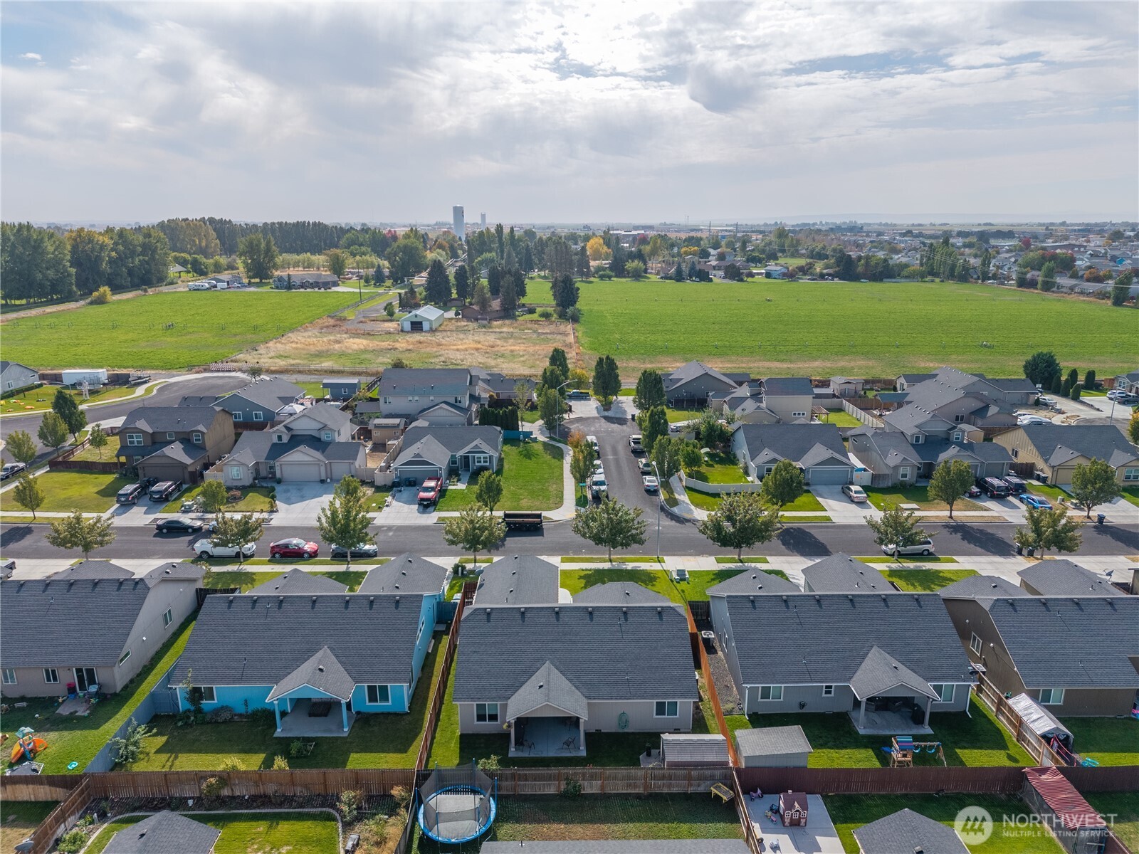 1630 Filmore Drive Moses Lake, WA 98837 - Photo 40 of 40 a view of houses with yard and ocean view