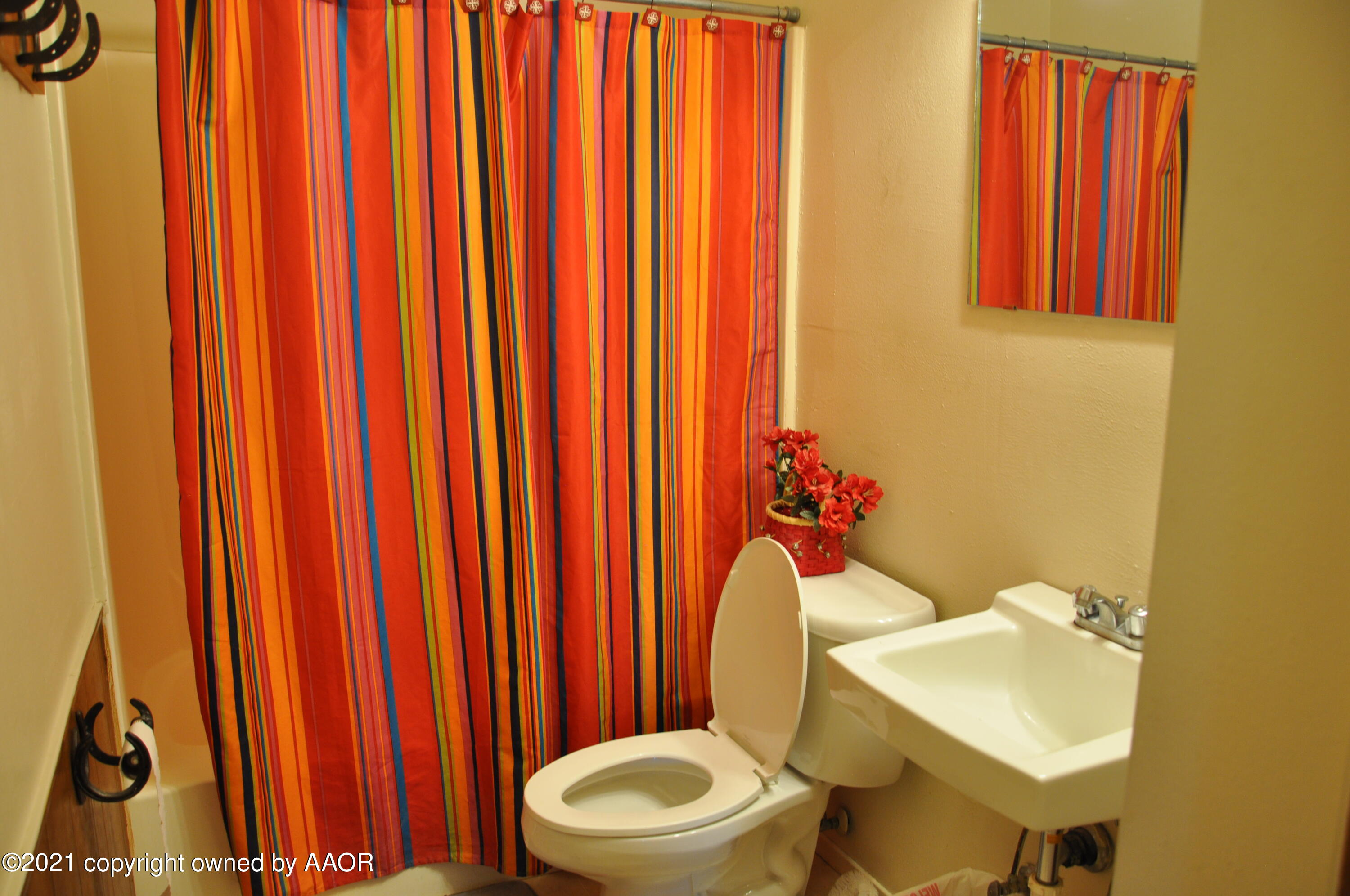 401 Mesa View Miami, TX 79059 - Photo 14 of 26 a bathroom with a toilet and sink