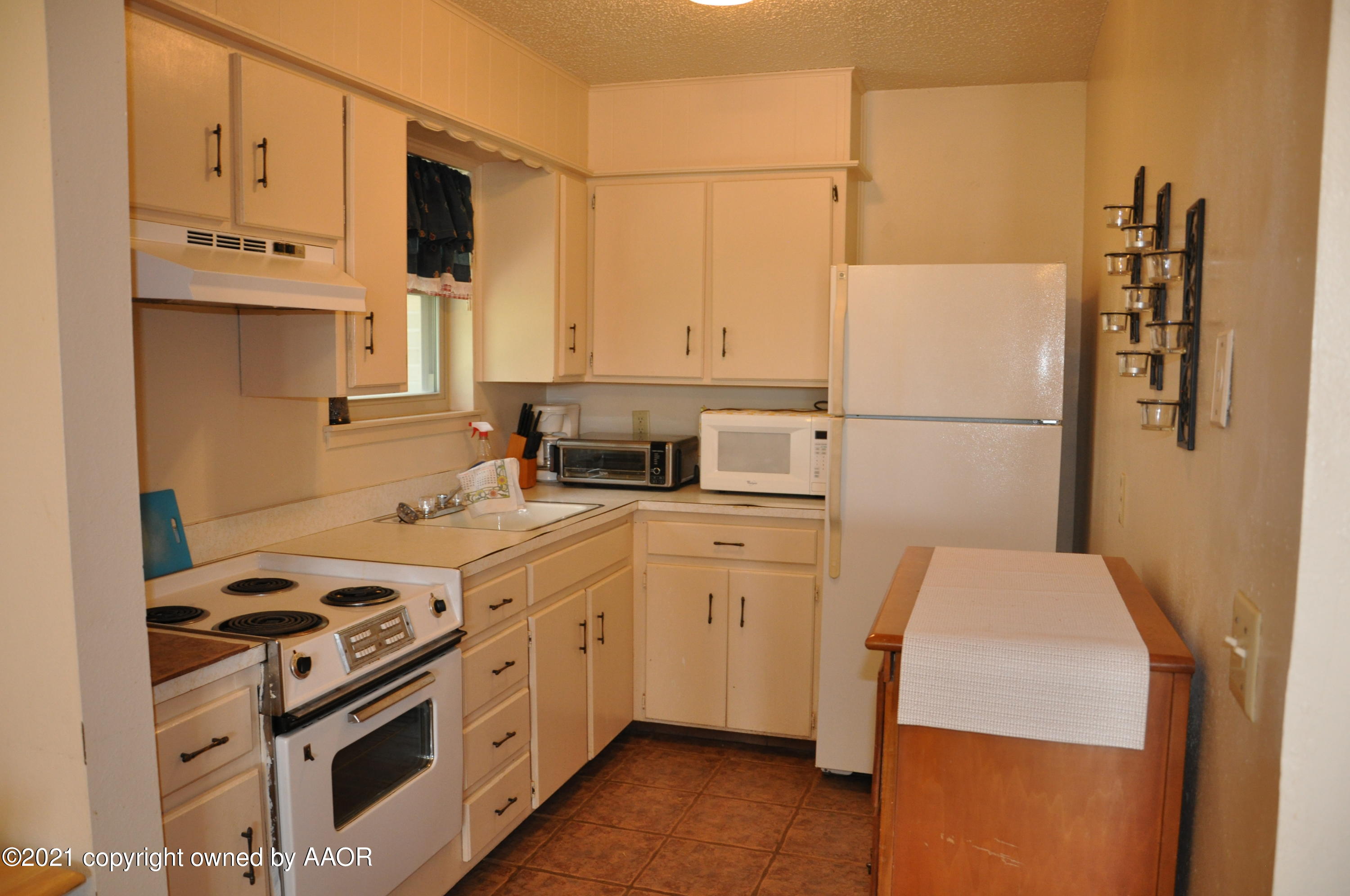 401 Mesa View Miami, TX 79059 - Photo 16 of 26 a kitchen with a white cabinets and white appliances