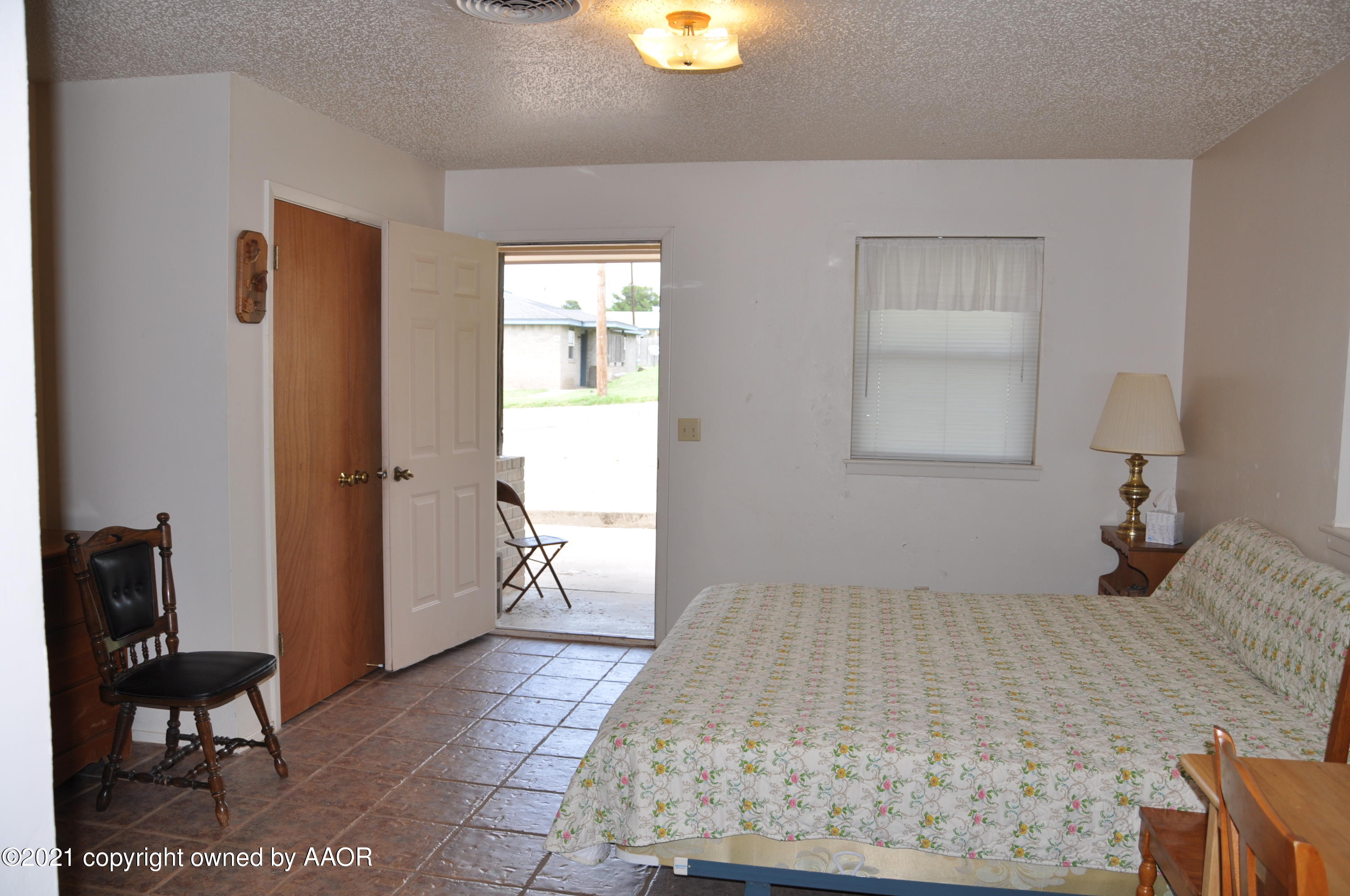 401 Mesa View Miami, TX 79059 - Photo 17 of 26 a bedroom with a bed and a chair