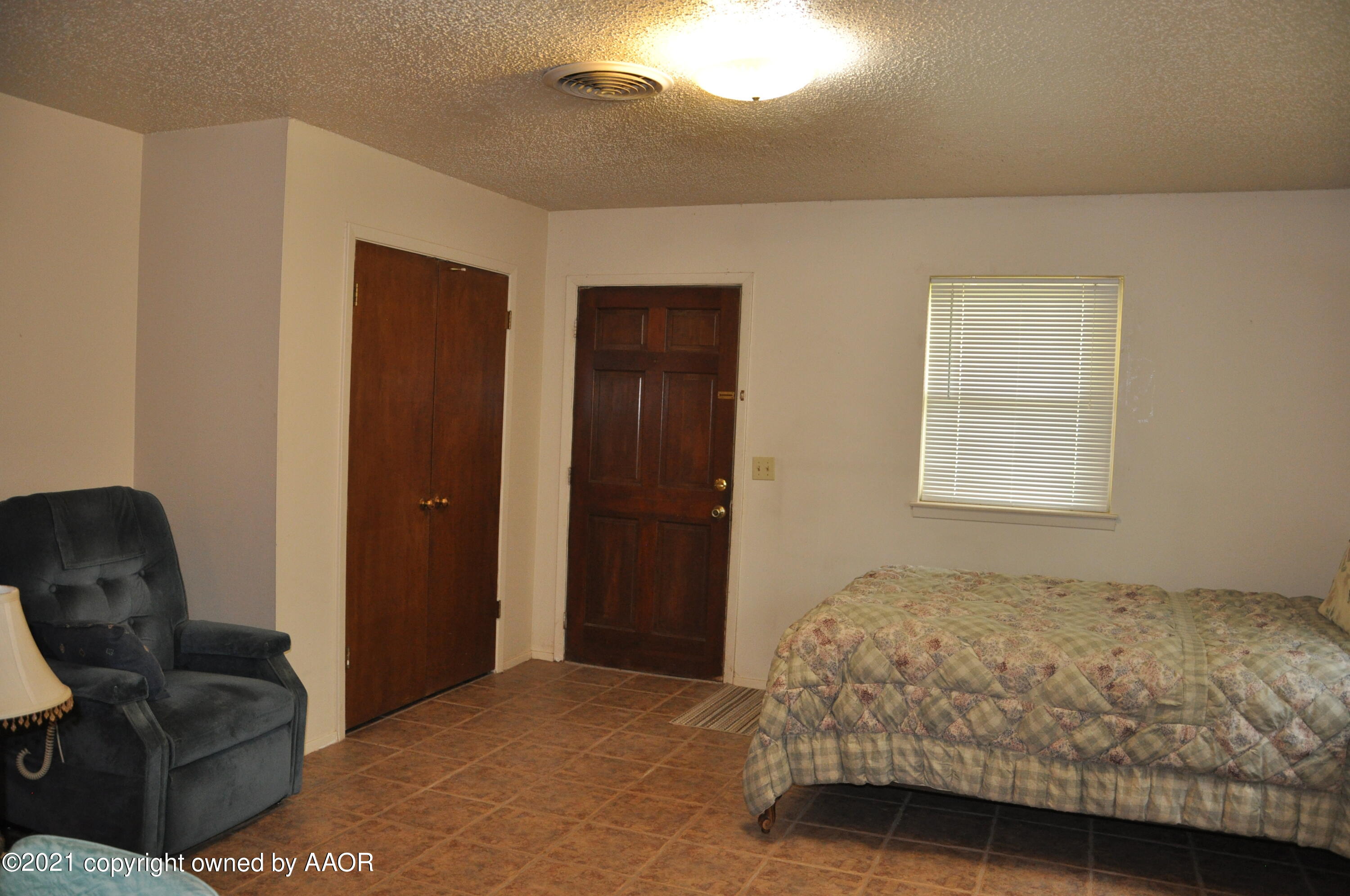 401 Mesa View Miami, TX 79059 - Photo 20 of 26 a bedroom with a bed and a couch