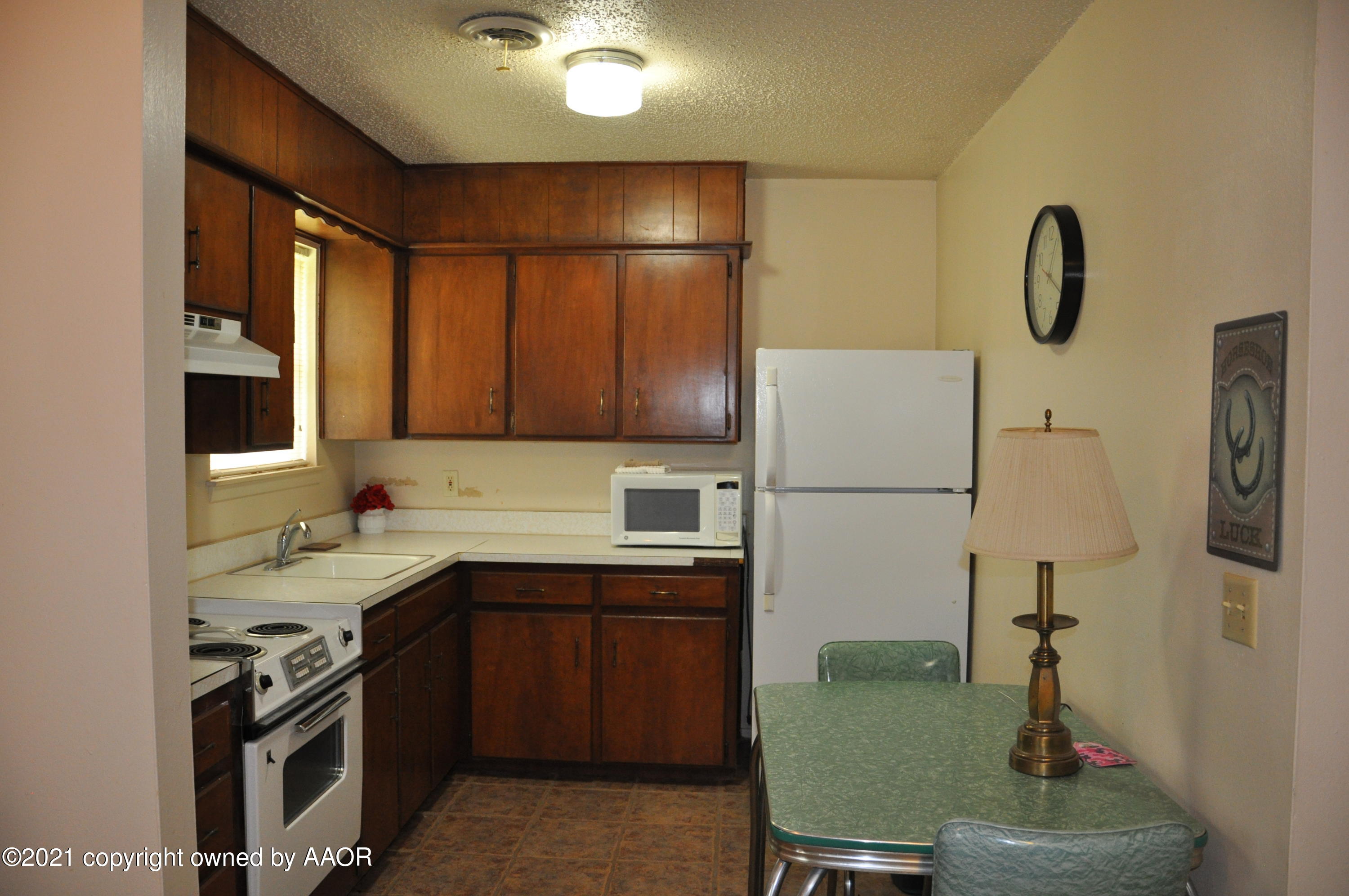 401 Mesa View Miami, TX 79059 - Photo 22 of 26 a kitchen with a sink appliances and cabinets