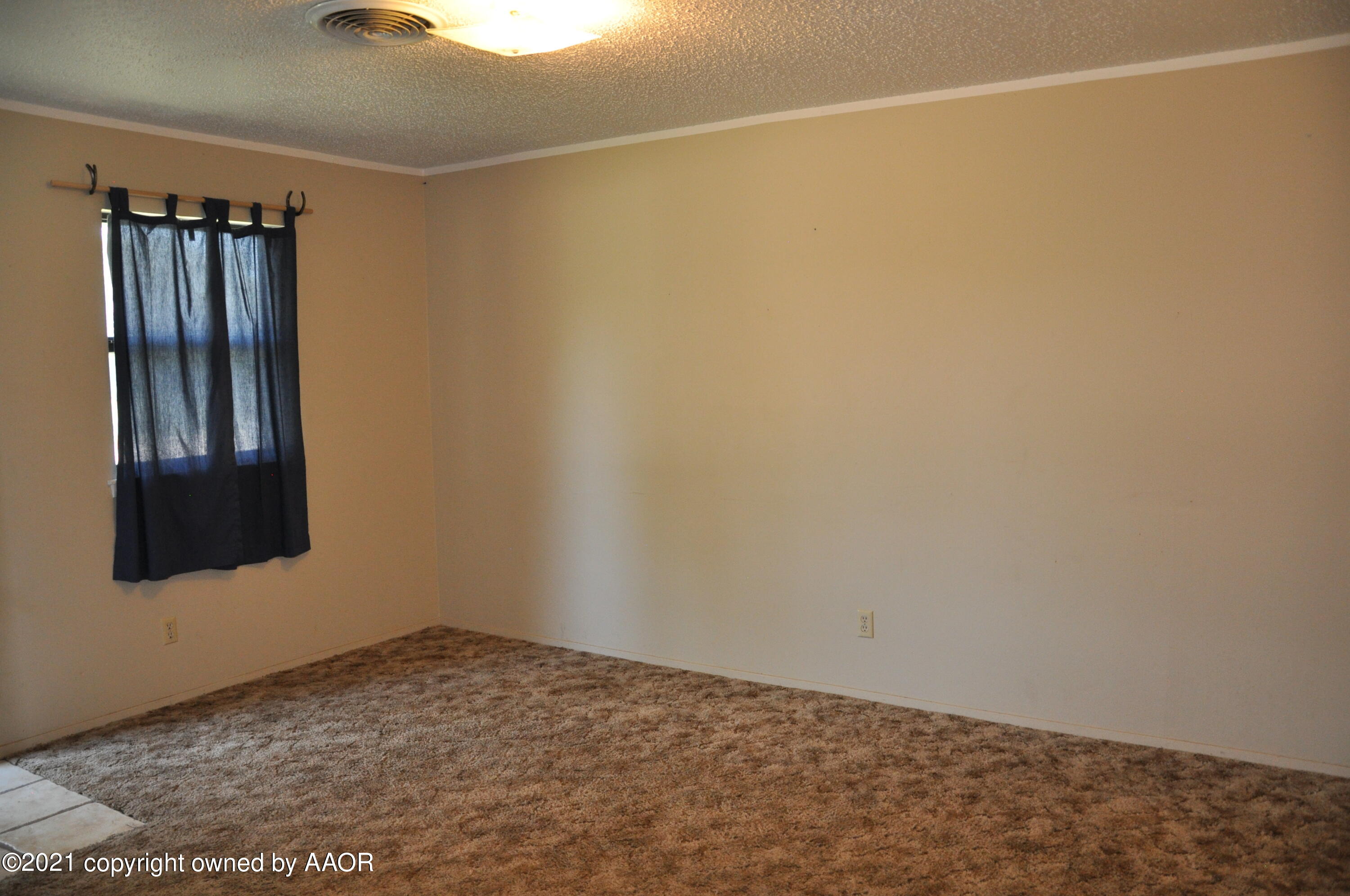 401 Mesa View Miami, TX 79059 - Photo 5 of 26 a view of an empty room