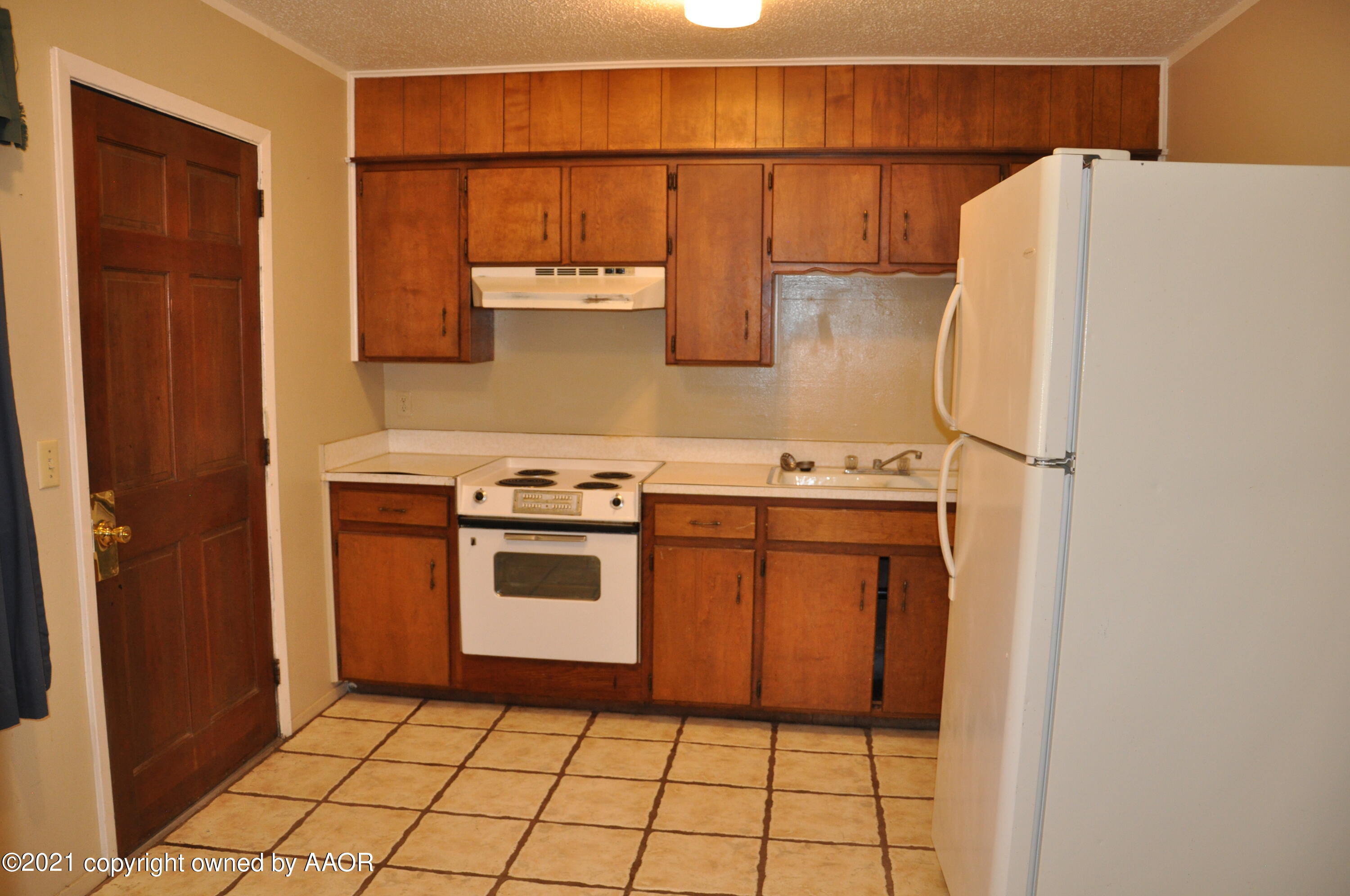 401 Mesa View Miami, TX 79059 - Photo 6 of 26 a utility room with dryer and washer