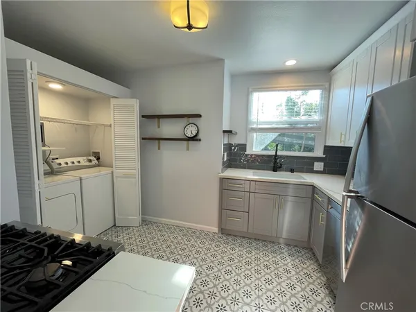$3,075 | 4447 East 14th Street, Long Beach, CA 90804