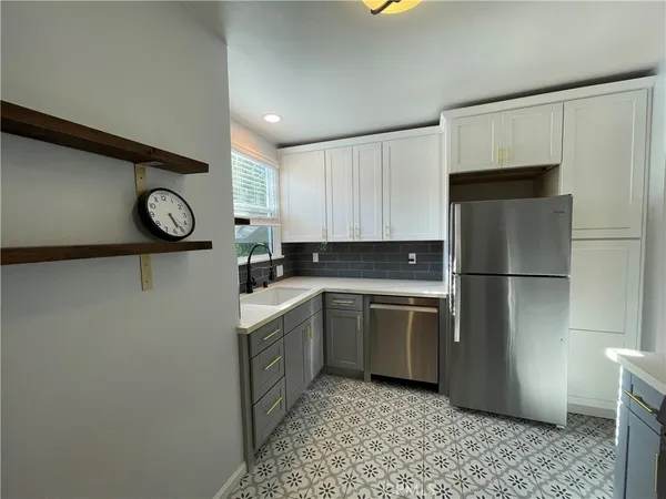 $3,075 | 4447 East 14th Street, Long Beach, CA 90804