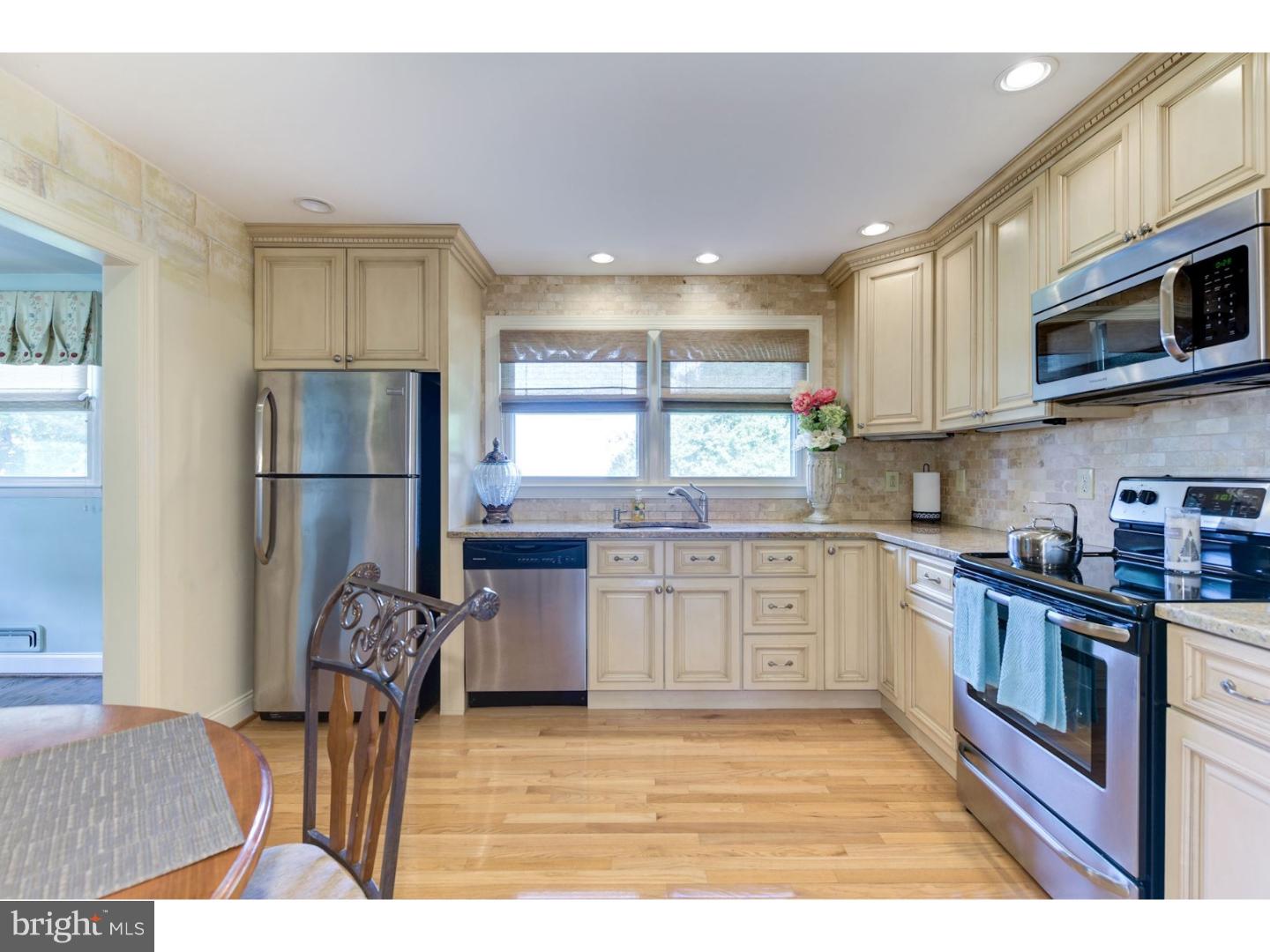 711 Hilltop Road Cinnaminson, NJ 08077 - Photo 12 of 25 Kitchen