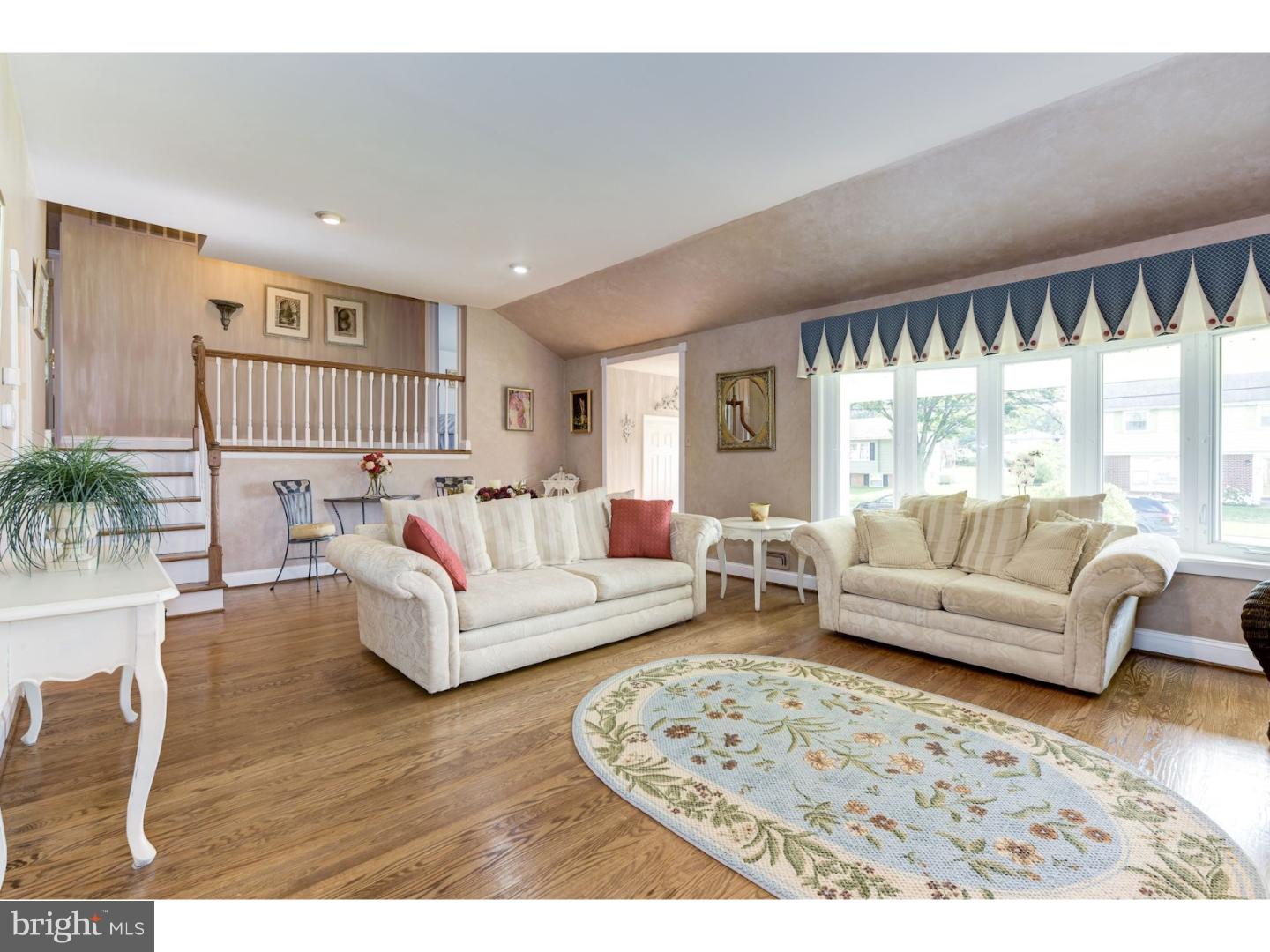 711 Hilltop Road Cinnaminson, NJ 08077 - Photo 8 of 25 Living Room