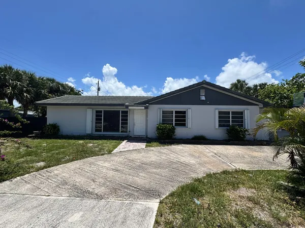 $3,700 | 1101 South Seacrest Boulevard, Boynton Beach, FL 33435