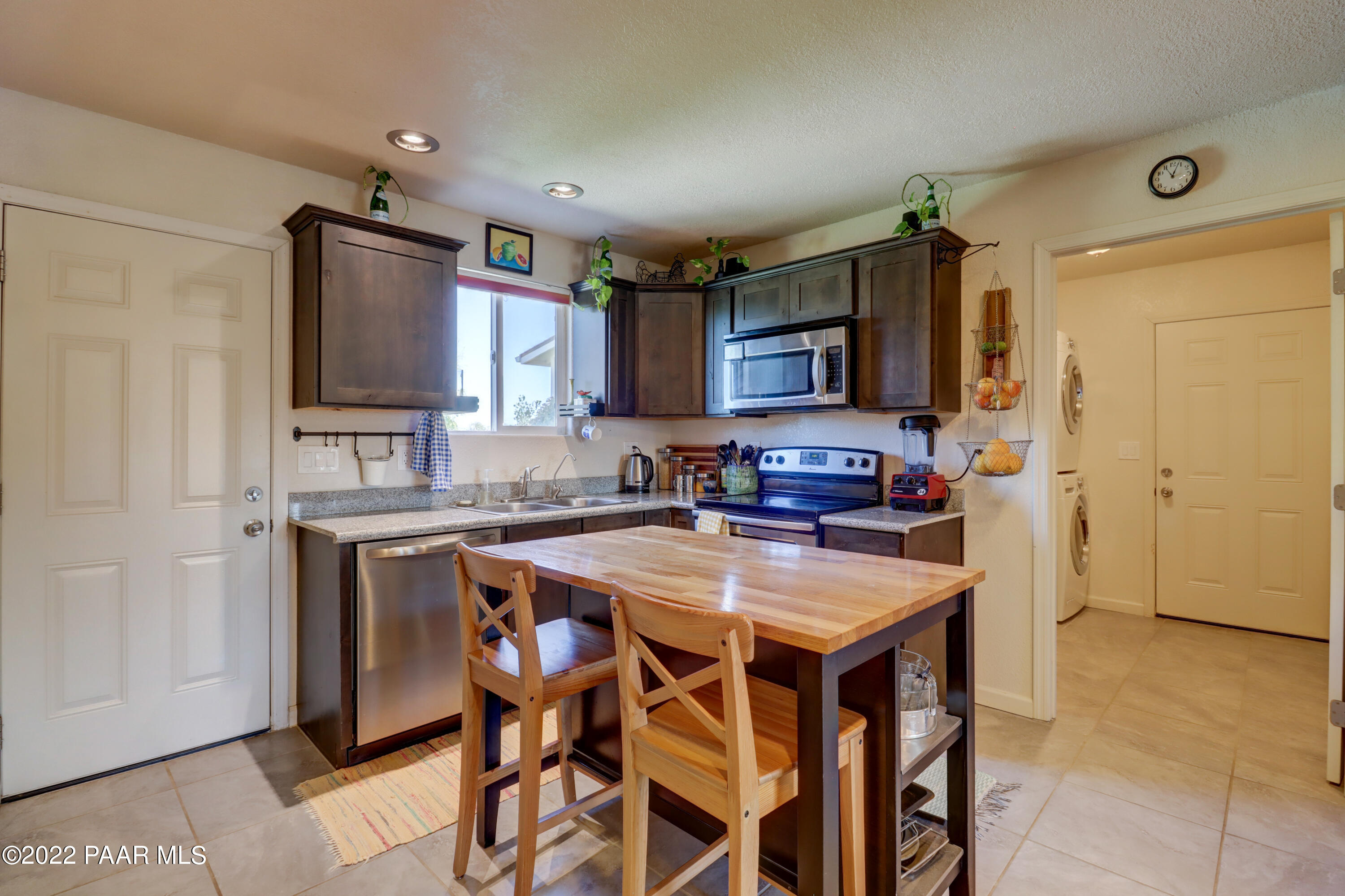 2290 West Canta Libre Road Chino Valley, AZ 86323 - Photo 7 of 45 007_Kitchen