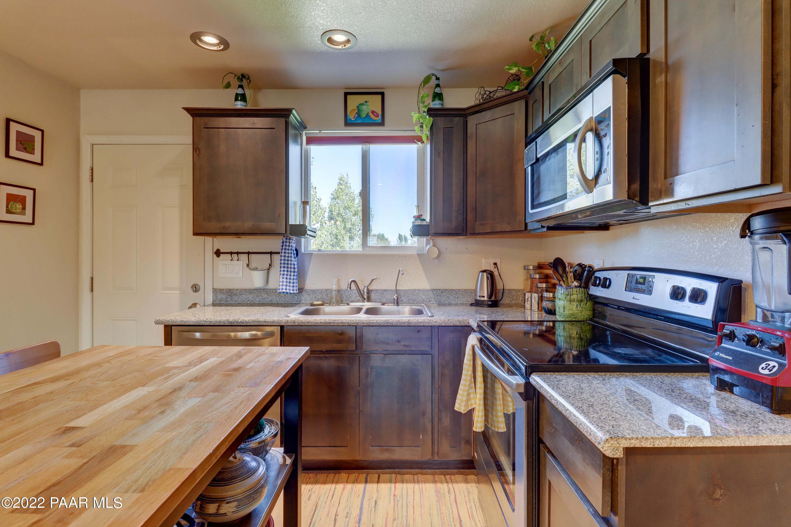 2290 West Canta Libre Road Chino Valley, AZ 86323 - Photo 8 of 45 008_Kitchen