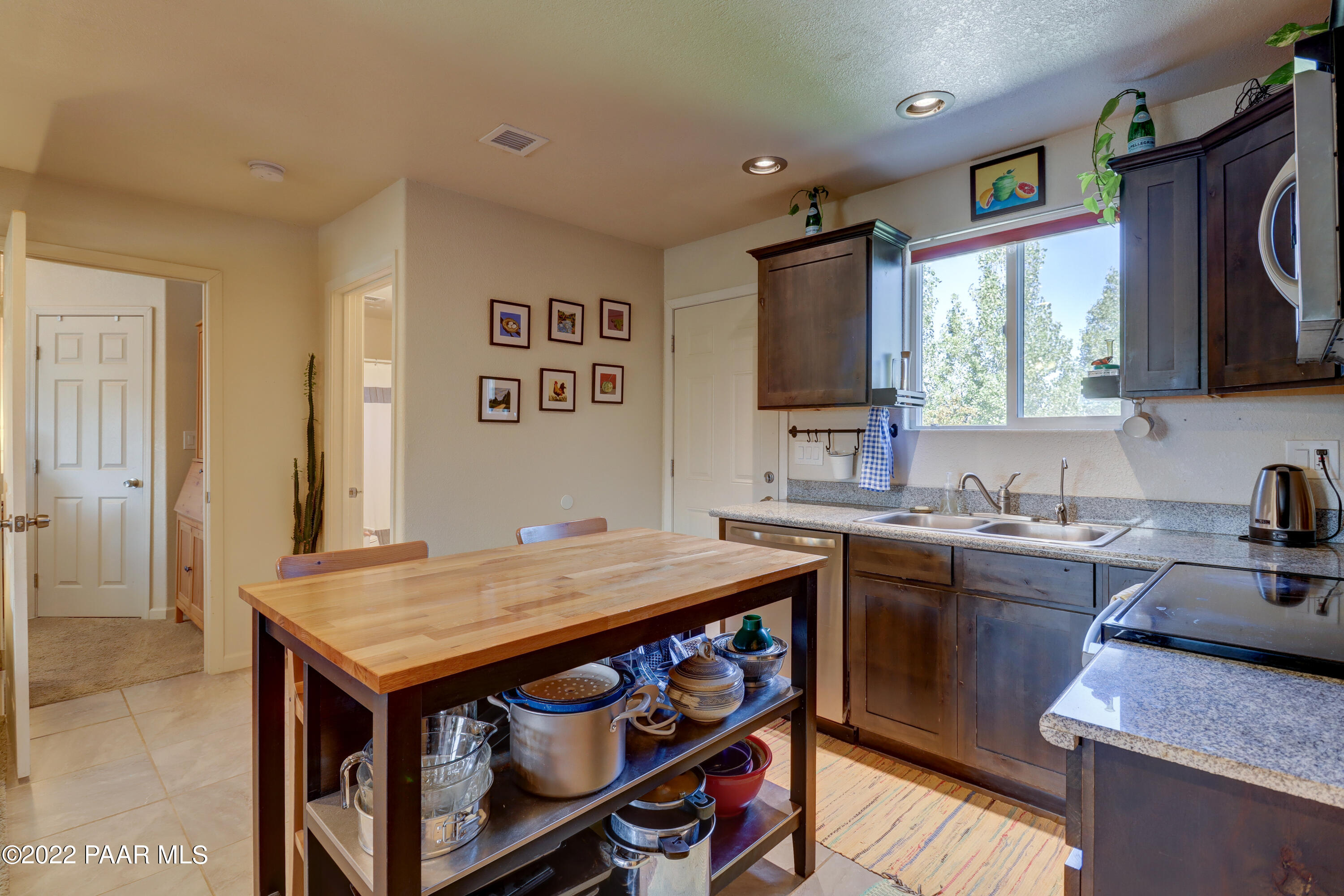 2290 West Canta Libre Road Chino Valley, AZ 86323 - Photo 9 of 45 009_Kitchen