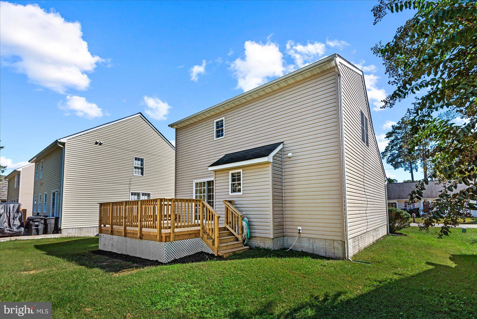 321 3rd Street Colonial Beach, VA 22443 - Photo 42 of 47 a front view of a house with garden