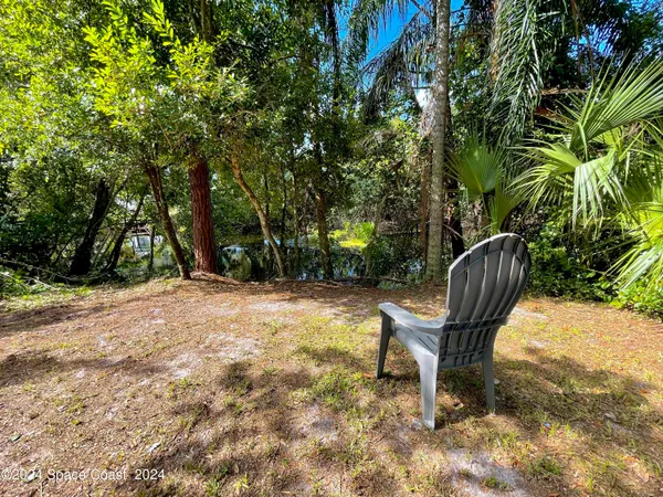 a view of a chairs in a backyard
