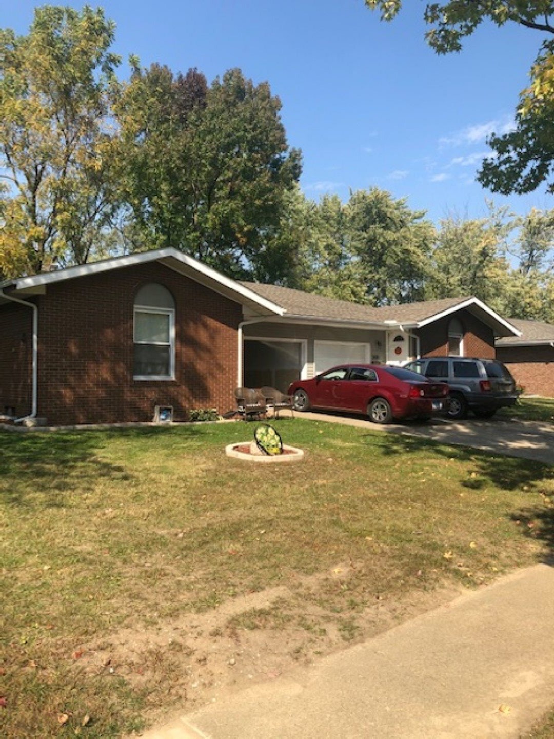 2433-2435 Delaware Drive Springfield, IL 62702 - Photo 1 of 3 Gallery Image 1