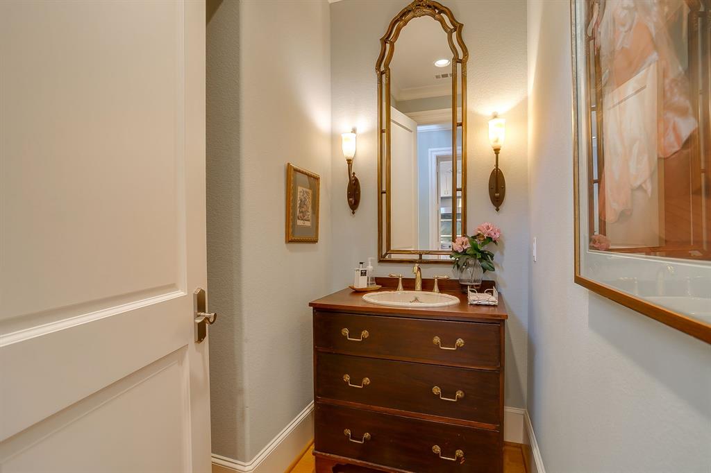 1620 Western Avenue Fort Worth, TX 76107 - Photo 16 of 40 a bathroom with a sink vanity and a mirror