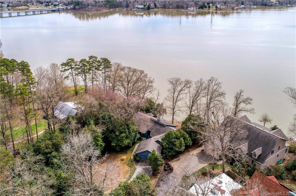 2 Commodore Point Road Lake Wylie, SC 29710 - Photo 4 of 36 Gallery Image 4