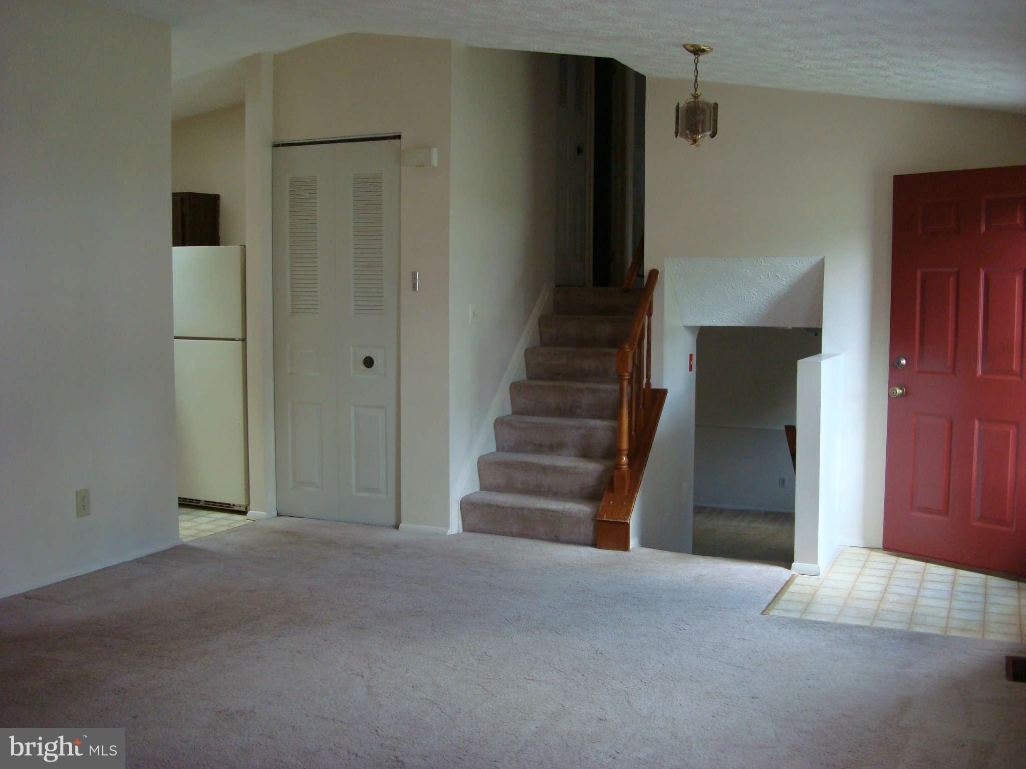 533 Fuselage Avenue Baltimore, MD 21221 - Photo 2 of 27 Living Room