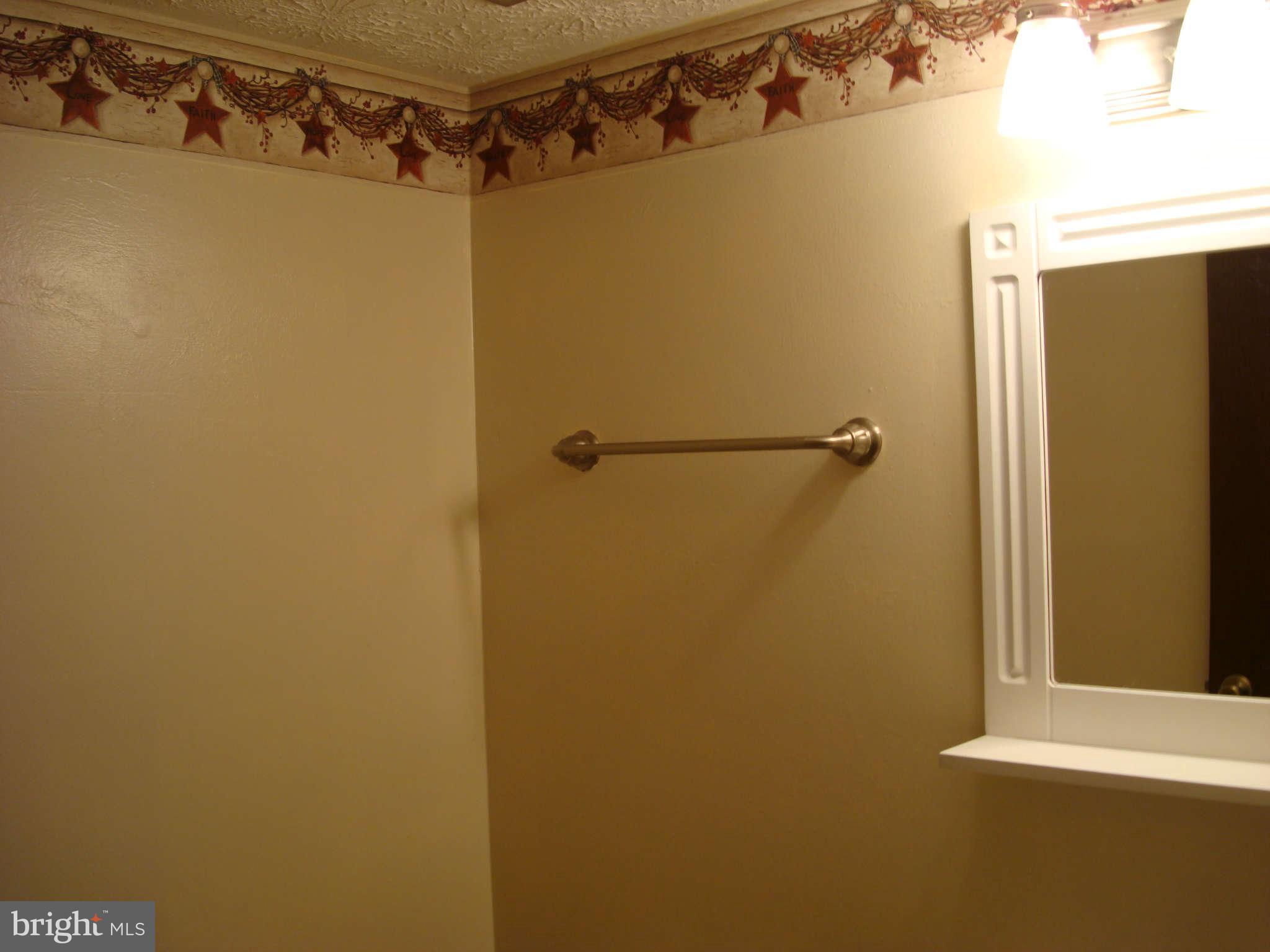 533 Fuselage Avenue Baltimore, MD 21221 - Photo 12 of 27 Bath