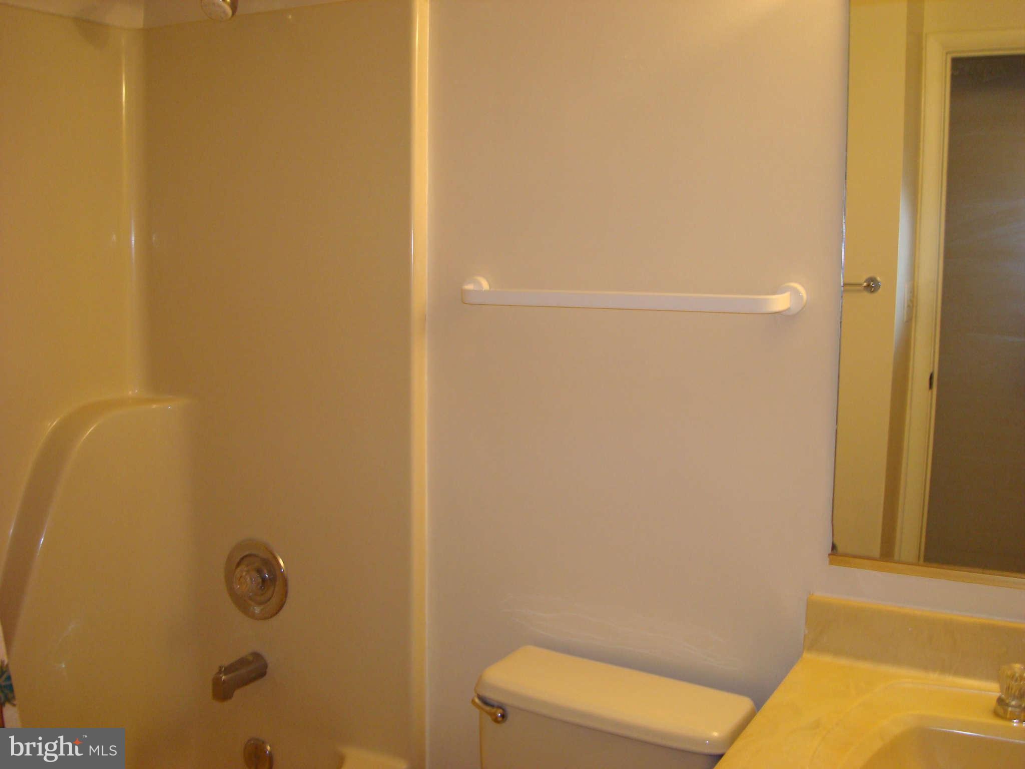 533 Fuselage Avenue Baltimore, MD 21221 - Photo 13 of 27 Bath